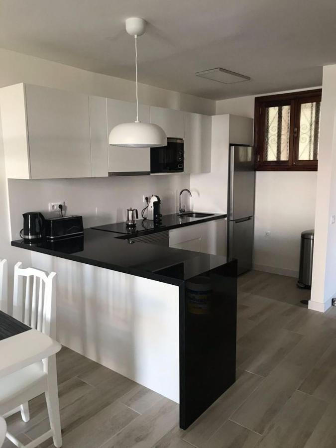 Parque Santiago I - 2 Bedroom - 1 Bathroom - Open Plan Living - Kitchen Area - Extra Large Balcony - First Floor Apartment Playa de las Americas  Exteriör bild